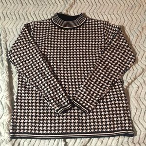 High neck houndstooth sweater